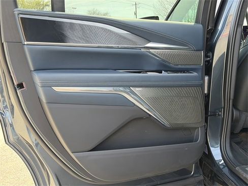 Used 2025 Cadillac Escalade IQ Sport 2 w/ LPO, ONYX Package image 13