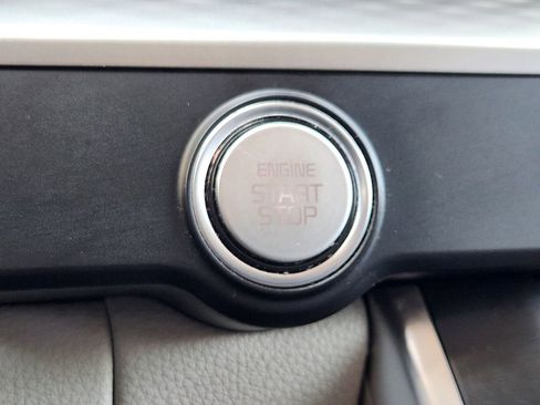 Used 2022 Kia Carnival LX FWD image 19