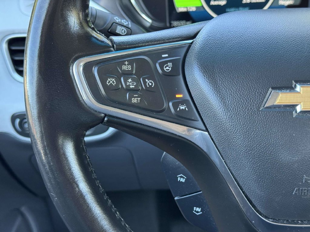 Used 2020 Chevrolet Bolt Premier w/ Infotainment Package FWD image 11