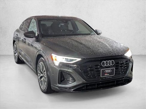 Used 2024 Audi Q8 e-tron Premium Plus image 3