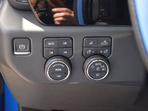 Used 2023 Chevrolet Silverado 1500 ZR2 image 21