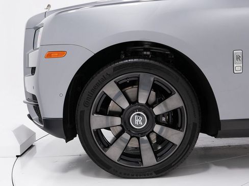 Certified 2023 Rolls-Royce Cullinan w/ Dark Exterior Package AWD/4WD image 49