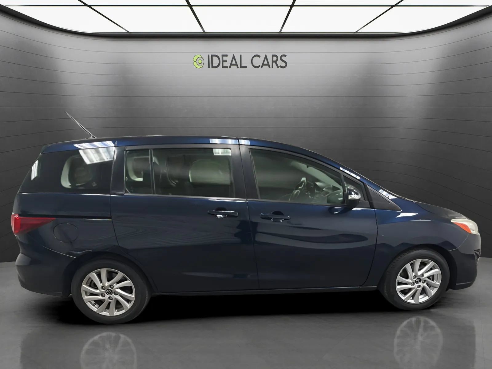 Used 2014 MAZDA MAZDA5 Sport FWD image 4