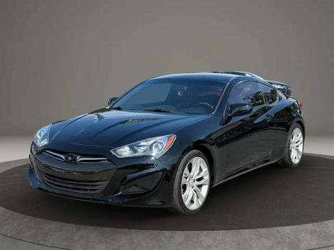 Used 2013 Hyundai Genesis 2.0T RWD image 2