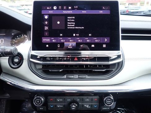 Certified 2022 Jeep Compass Limited image 25