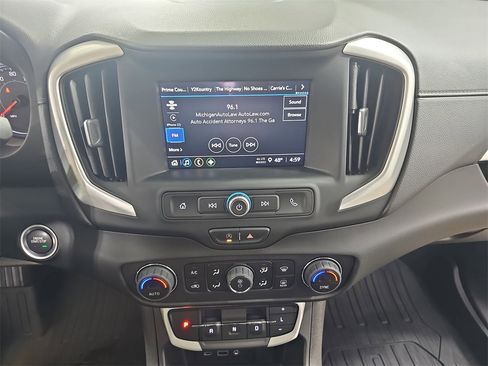 Used 2022 GMC Terrain SLE w/ Driver Convenience Package image 26