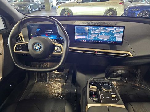 Used 2024 BMW iX xDrive50 w/ Premium Package AWD/4WD image 9