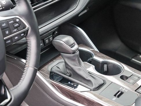 Used 2021 Toyota Highlander Platinum image 21