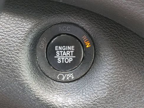 Used 2019 Jeep Cherokee Limited w/ Technology Group AWD/4WD image 15