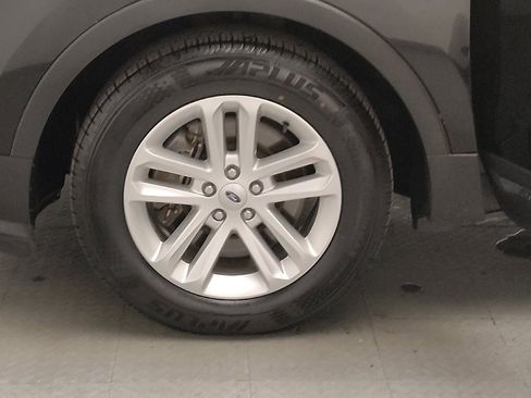 Used 2017 Ford Explorer XLT w/ Equipment Group 202A FWD image 31