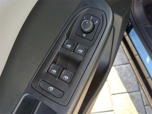 New 2025 Volkswagen Taos SE image 17