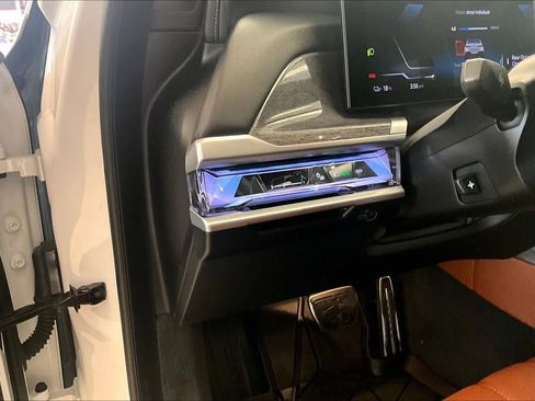 Used 2025 BMW i7 xDrive60 AWD/4WD image 30