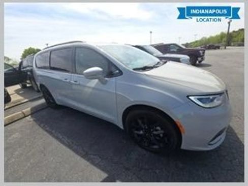 Used 2021 Chrysler Pacifica Limited w/ S Appearance Package AWD/4WD image 1