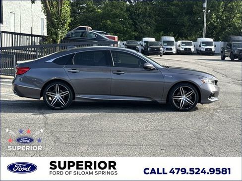 Used 2022 Honda Accord Touring image 2