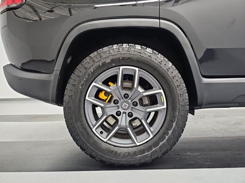 Used 2023 Rivian R1S Adventure AWD/4WD image 12