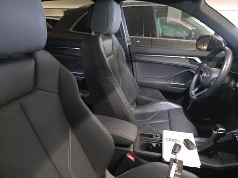 Used 2023 Audi Q3 2.0T Premium w/ Black Optic Sport Package image 8