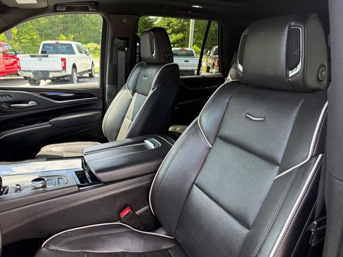 Used 2022 Cadillac Escalade Sport w/ LPO, ONYX Package AWD/4WD image 29