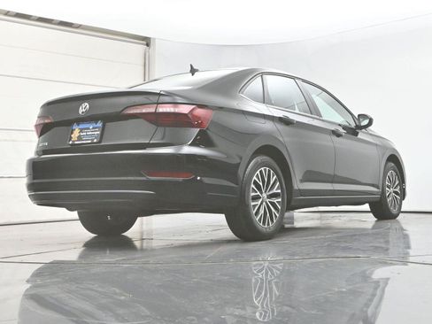 Certified 2021 Volkswagen Jetta SE FWD image 36