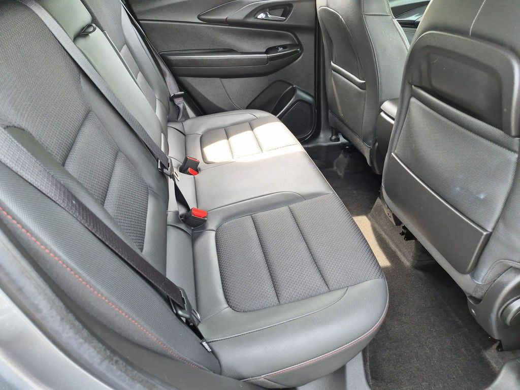 Used 2023 Chevrolet TrailBlazer RS FWD image 31
