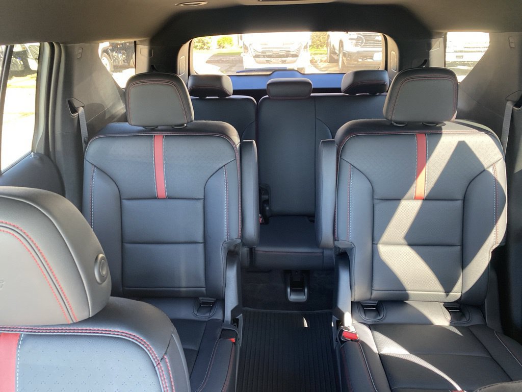 New 2026 Chevrolet Traverse RS w/ LPO, Floor Liner Package AWD/4WD image 14