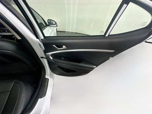 Used 2025 Genesis G70 2.5T RWD image 29