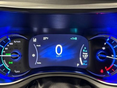 Used 2023 Chrysler Pacifica Limited w/ S Appearance Package image 43