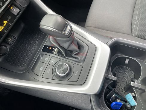 Used 2023 Toyota RAV4 SE w/ Weather & Moonroof Package image 21