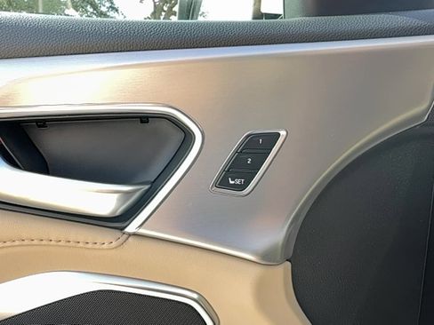 Used 2024 Acura RDX SH-AWD image 19