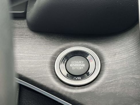 Used 2022 Jeep Grand Cherokee L Limited w/ Luxury Tech Group II image 36