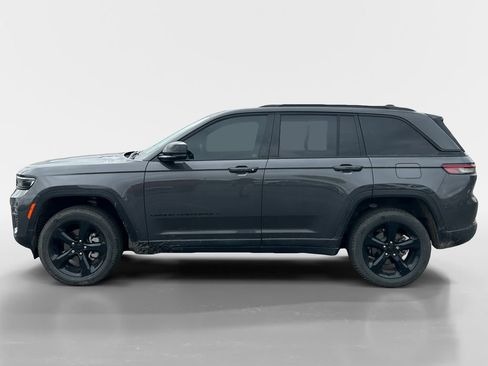 Used 2025 Jeep Grand Cherokee Limited w/ Black Appearance Package AWD/4WD image 2