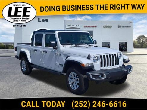 Certified 2023 Jeep Gladiator Sport AWD/4WD image 1