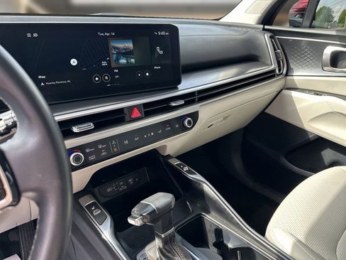 Used 2024 Kia Sorento EX w/ Panoramic Sunroof Package FWD image 13