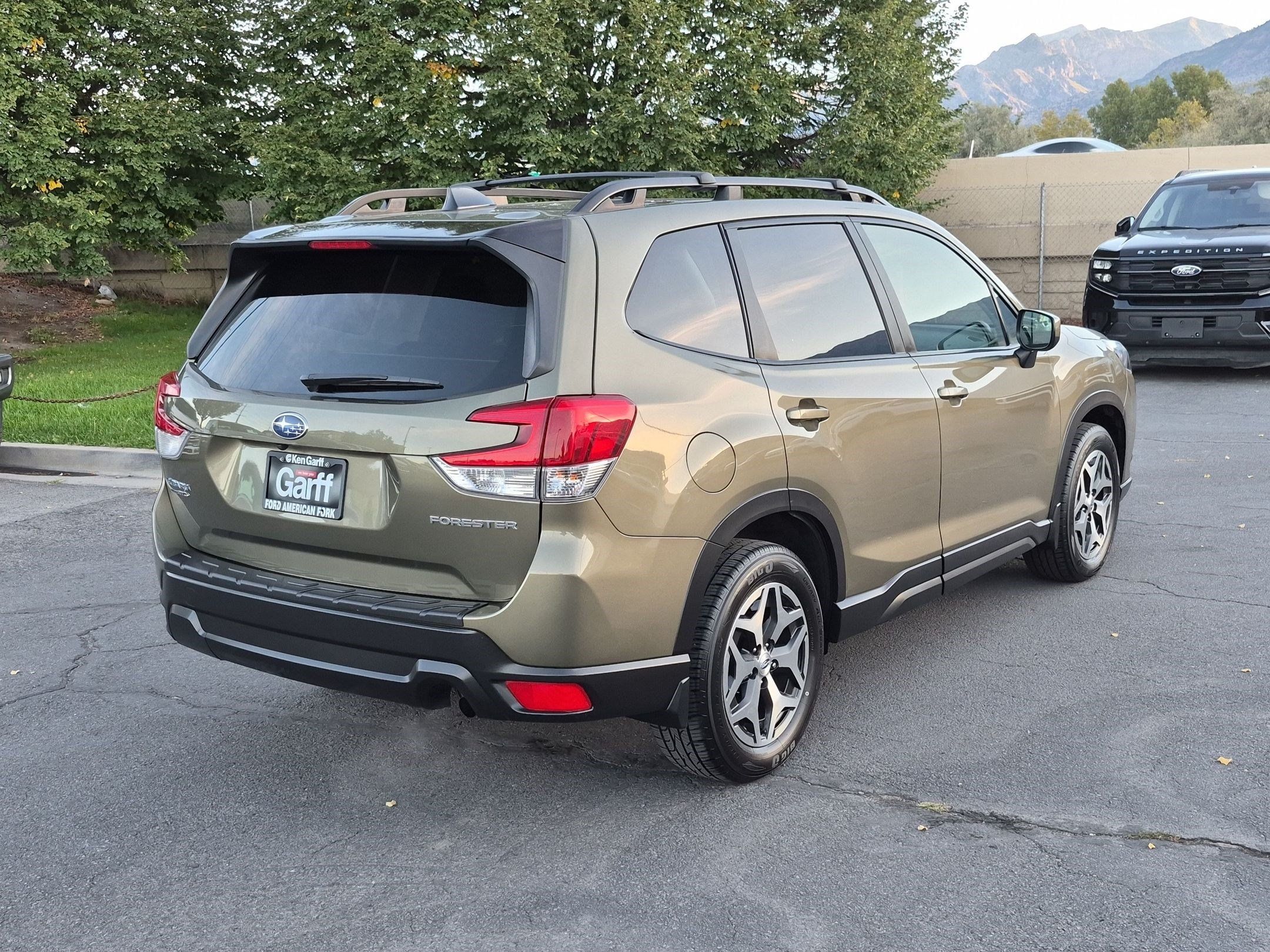 Used 2024 Subaru Forester Premium w/ Convenience Package AWD/4WD image 3