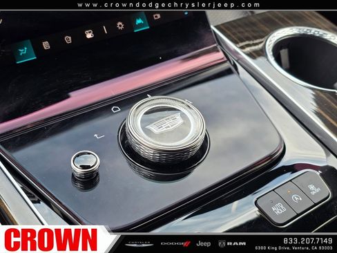 Used 2025 Cadillac Escalade ESV Premium Luxury image 31