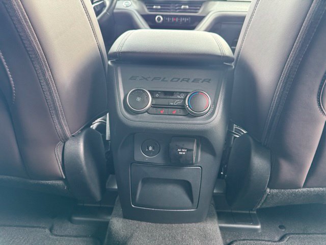 Used 2025 Ford Explorer Platinum w/ Ultimate Package AWD/4WD image 16
