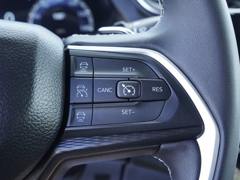 Used 2025 Jeep Grand Cherokee L Laredo AWD/4WD image 17