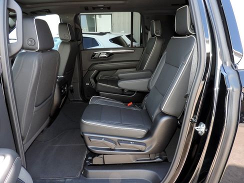Certified 2026 Chevrolet Suburban Premier w/ Sun And Tow Package AWD/4WD image 15