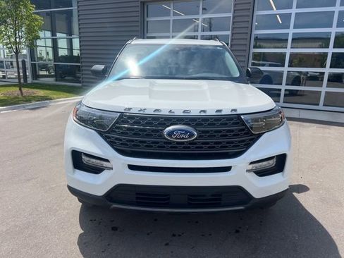Used 2023 Ford Explorer XLT w/ Equipment Group 202A AWD/4WD image 2