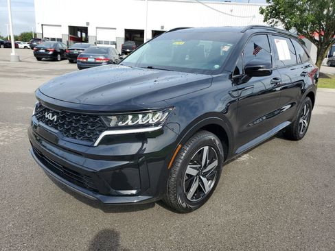 Used 2022 Kia Sorento S FWD image 2
