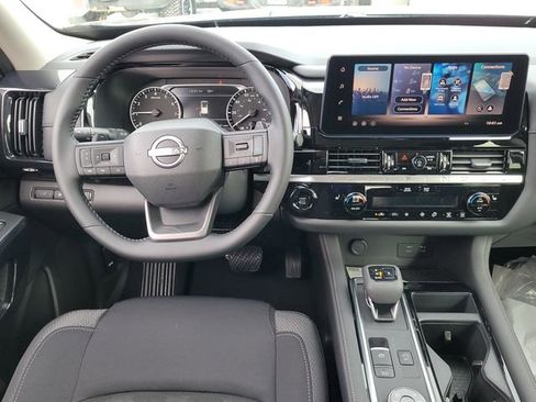 New 2026 Nissan Pathfinder SV image 8