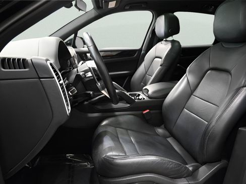 Used 2019 Porsche Cayenne AWD/4WD image 13