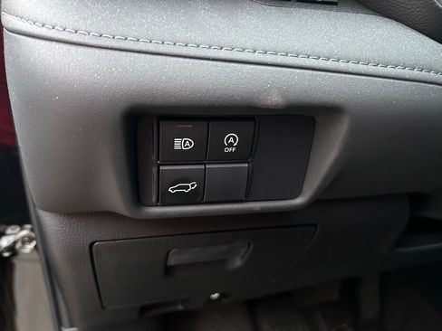 Used 2023 Toyota Highlander LE image 19