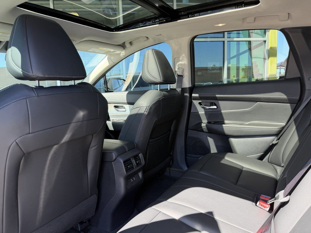Used 2025 Nissan Murano SL AWD/4WD image 33