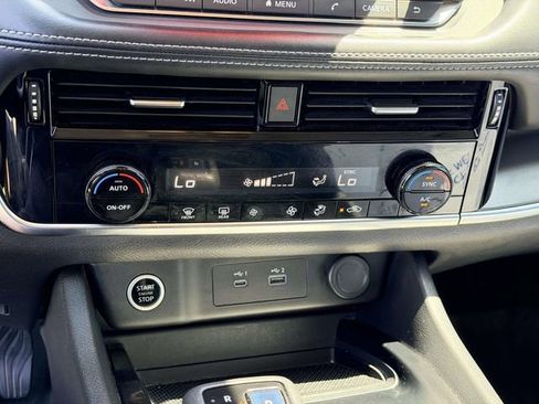 Used 2022 Nissan Rogue SV FWD image 21