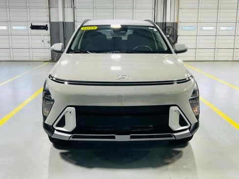 Used 2025 Hyundai Kona SEL image 11