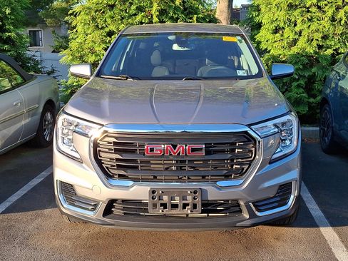 Used 2023 GMC Terrain SLE FWD image 3