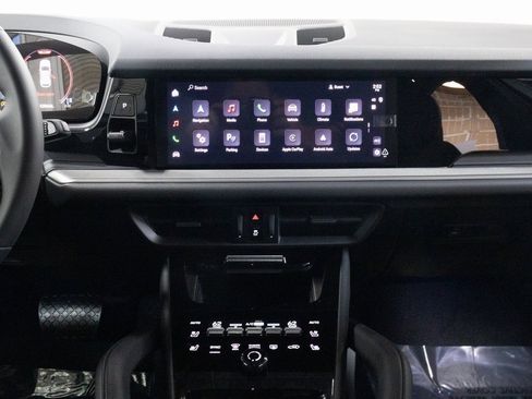 Used 2025 Porsche Cayenne image 15