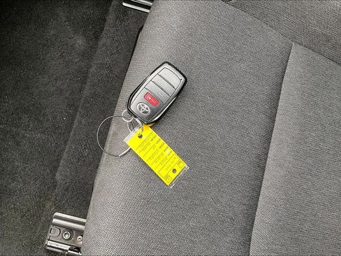 Used 2025 Toyota Camry LE image 11