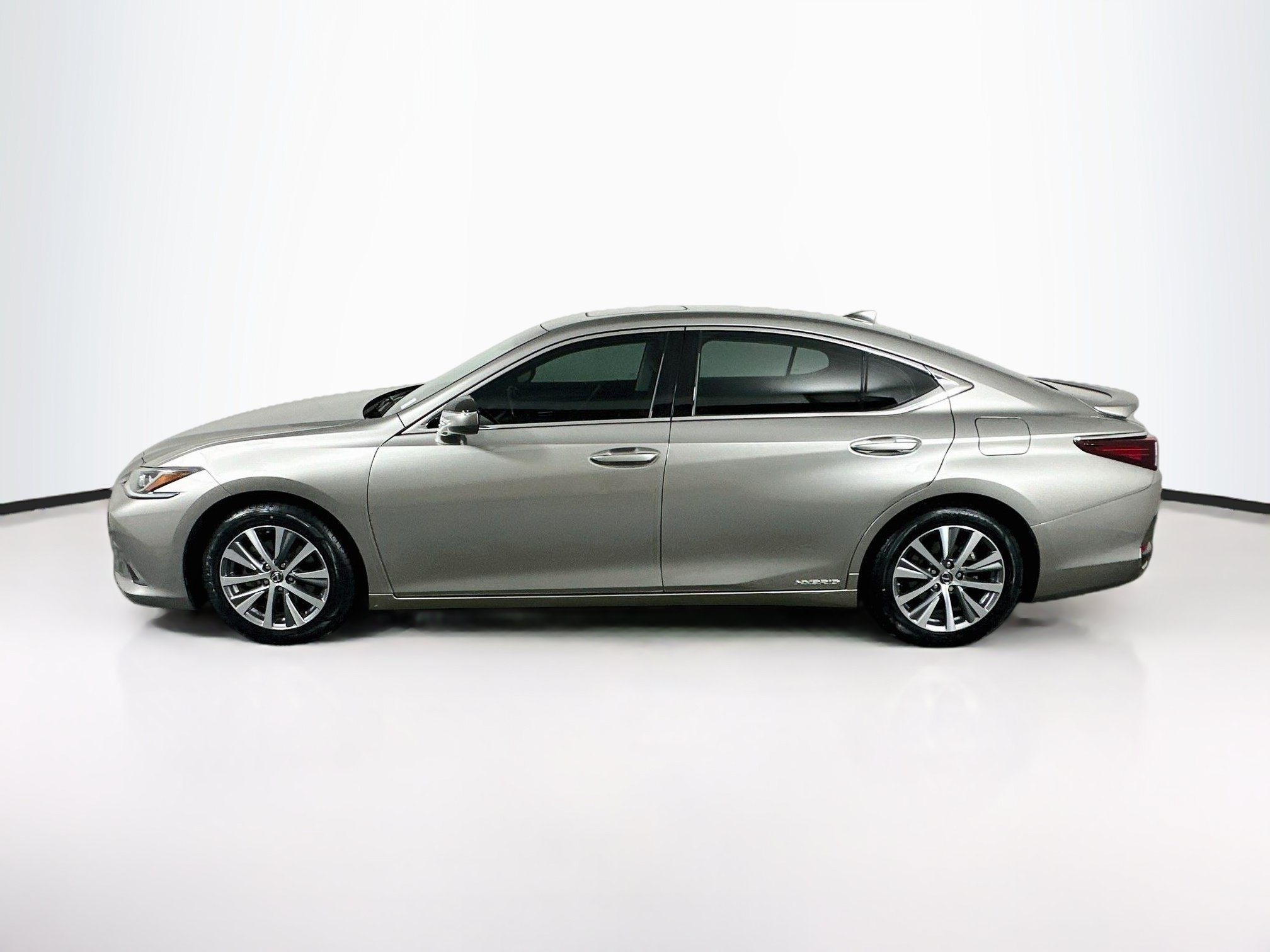 Used 2020 Lexus ES 300h w/ Accessory Package FWD image 4