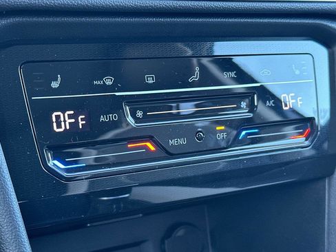 New 2026 Volkswagen Taos SE image 19